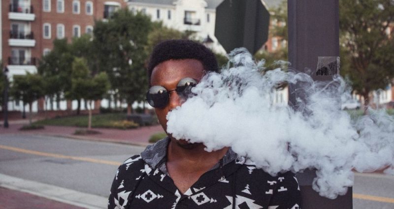 CBD Oil vs Vaping: Which is Better?